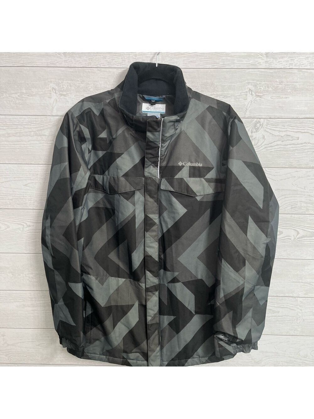 Columbia Women’s Black & Grey Camo Print Jacket. Size XL
